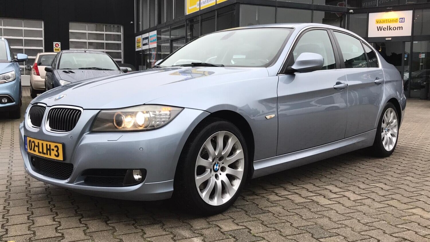 BMW 3-serie Sedan 2010 02-LLH-3 1