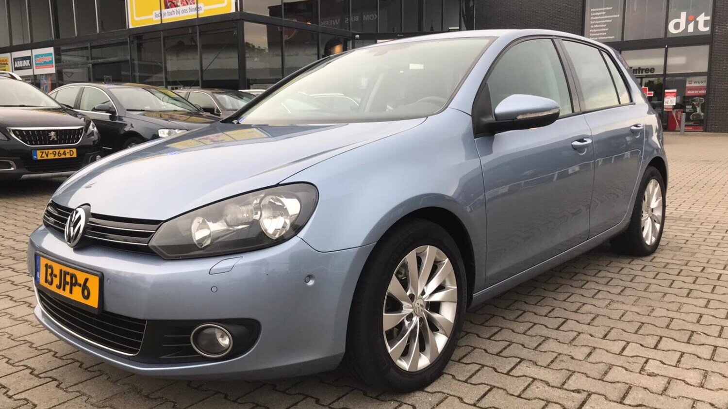 Volkswagen Golf Hatchback 2008 13-JFP-6 1