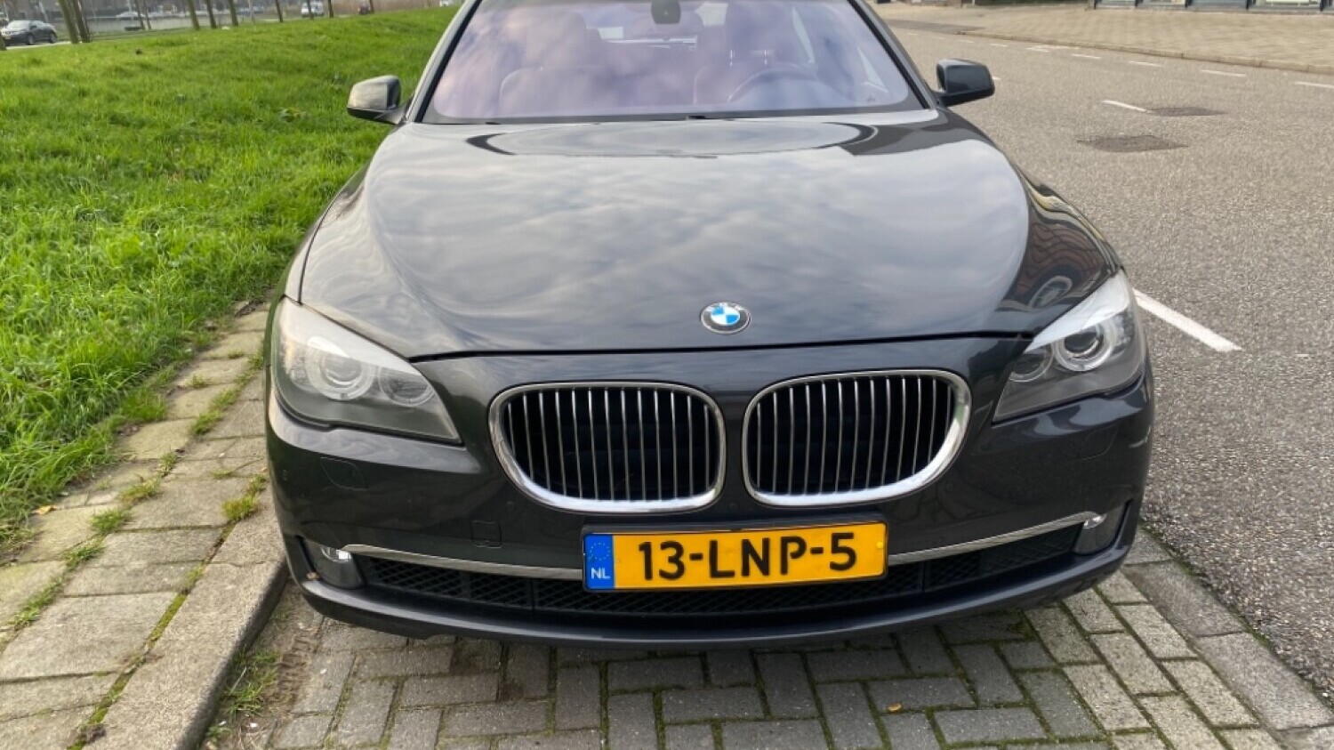 BMW 7-serie Sedan 2010 13-LNP-5 1