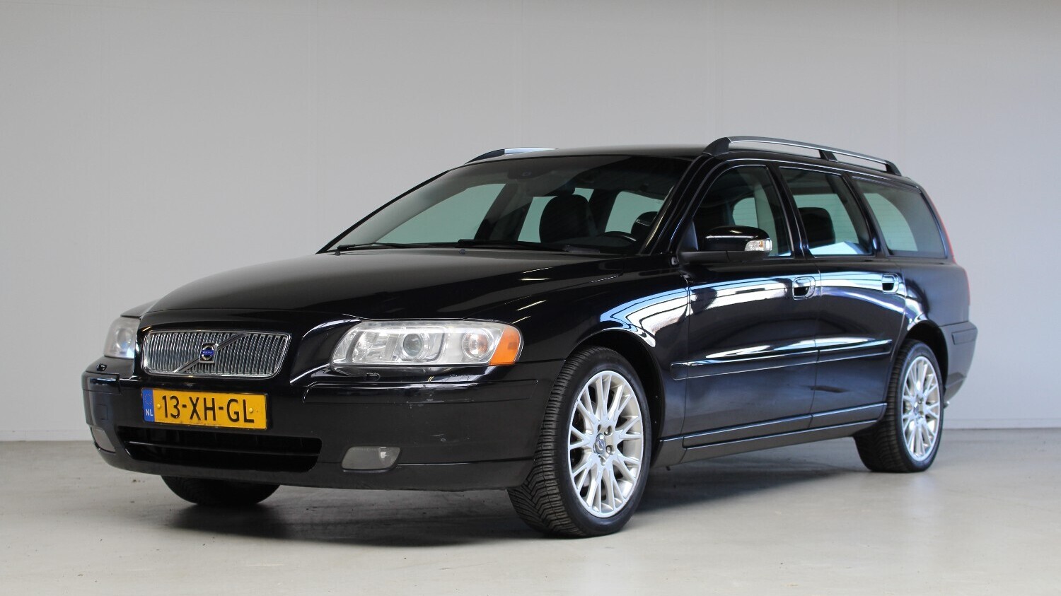 Volvo V70 Station 2007 13-XH-GL 1