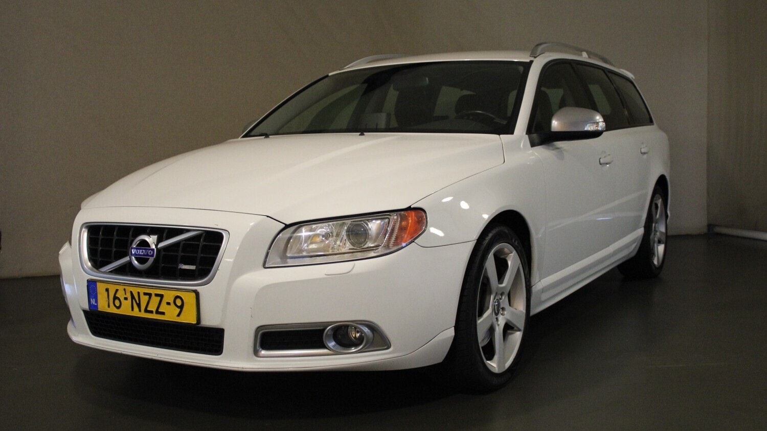 Volvo V70 Station 2011 16-NZZ-9 1