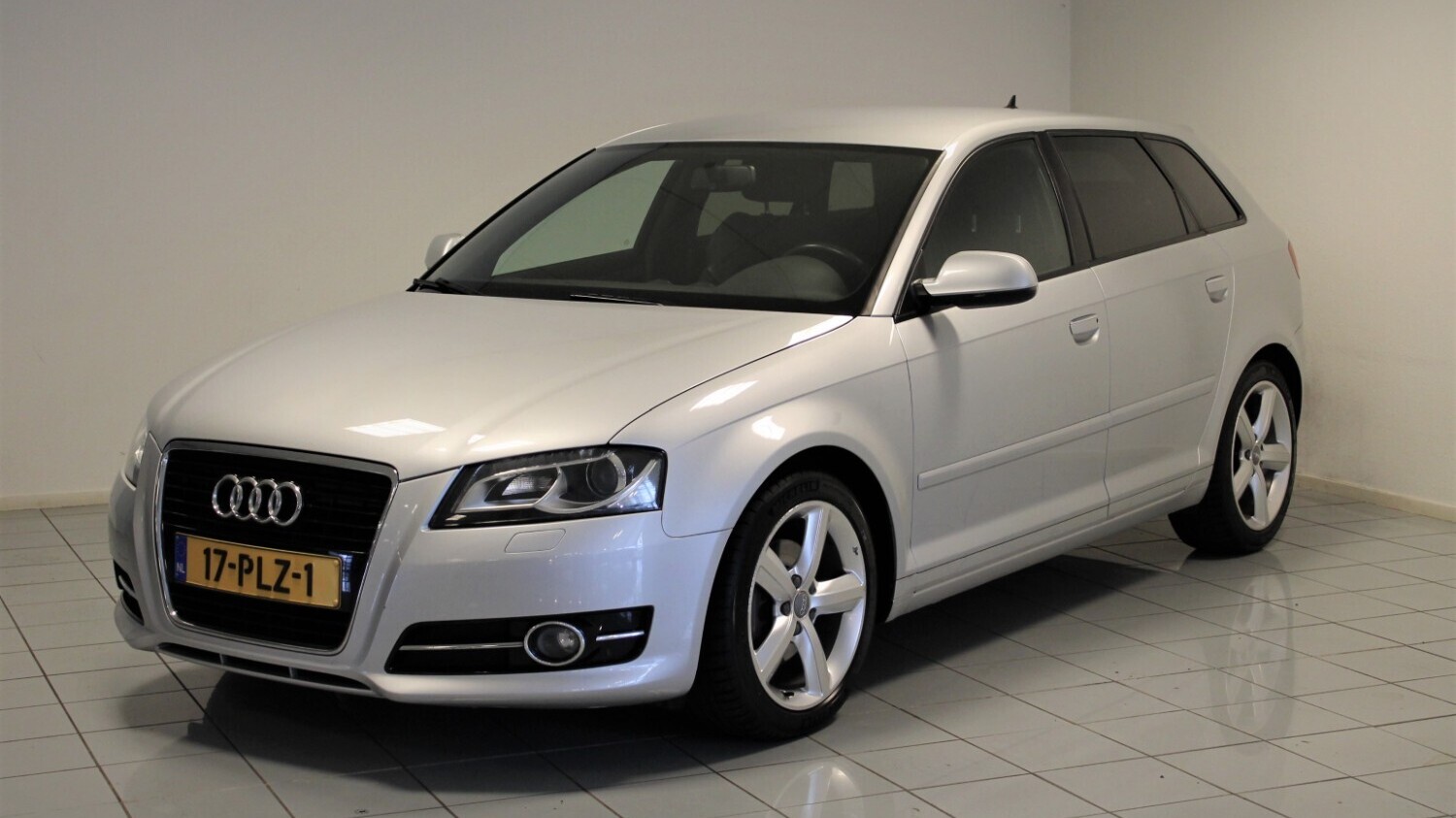 Audi A3 Hatchback 2011 17-PLZ-1 1