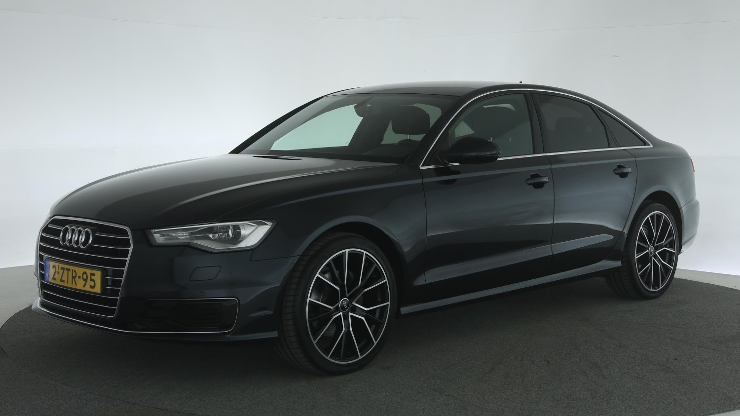 Audi A6 Sedan 2015 2-ZTR-95 1