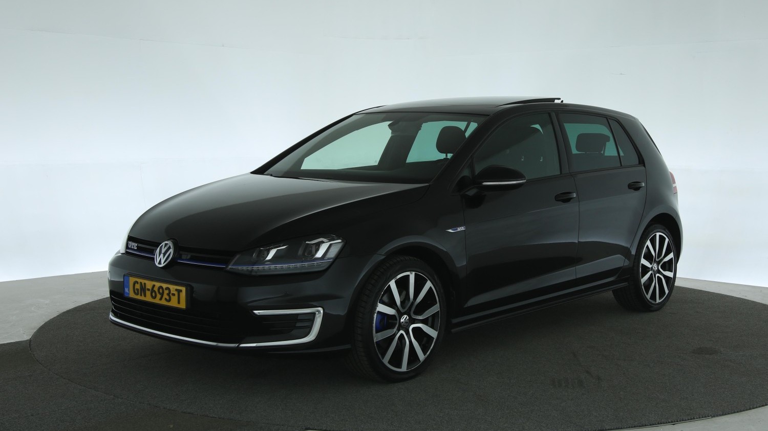 Volkswagen Golf Hatchback 2015 GN-693-T 1