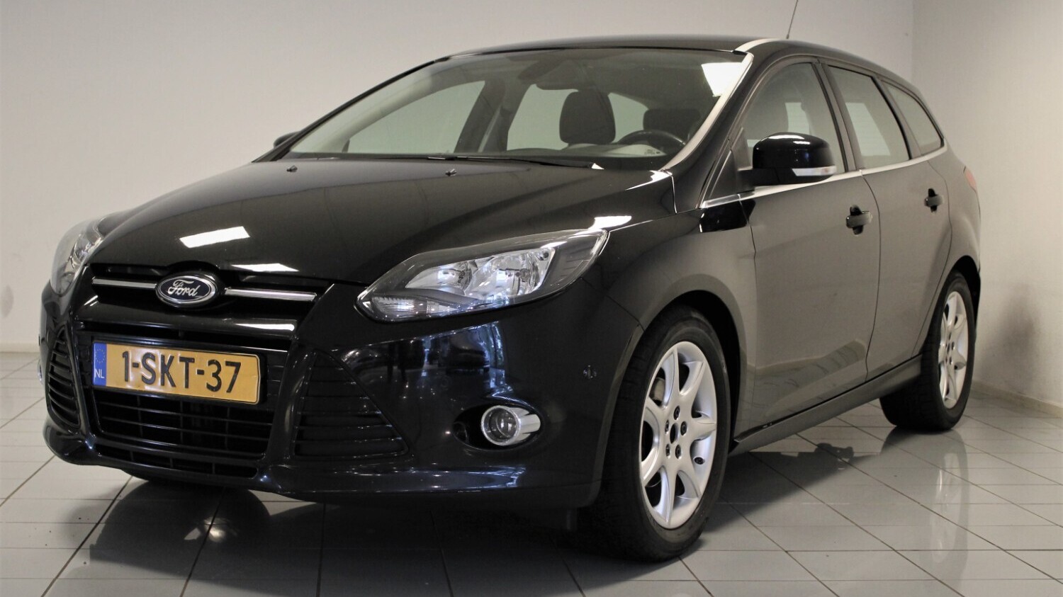 Ford Focus Station 2013 1-SKT-37 1