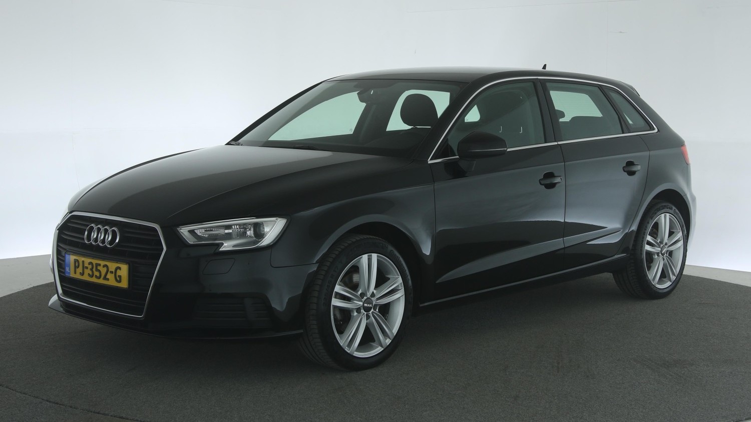 Audi A3 Hatchback 2017 PJ-352-G 1