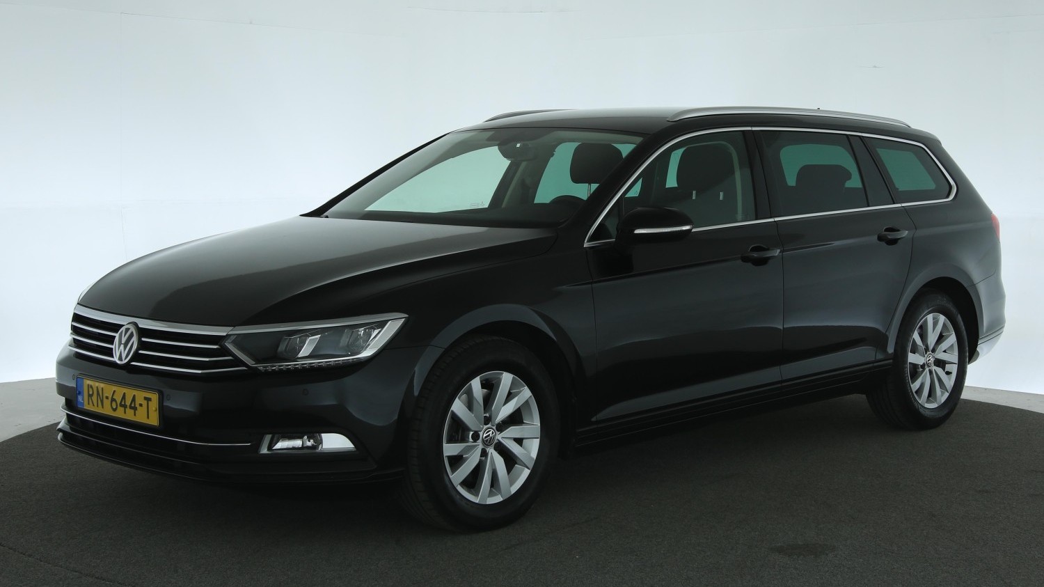 Volkswagen Passat Station 2018 RN-644-T 1