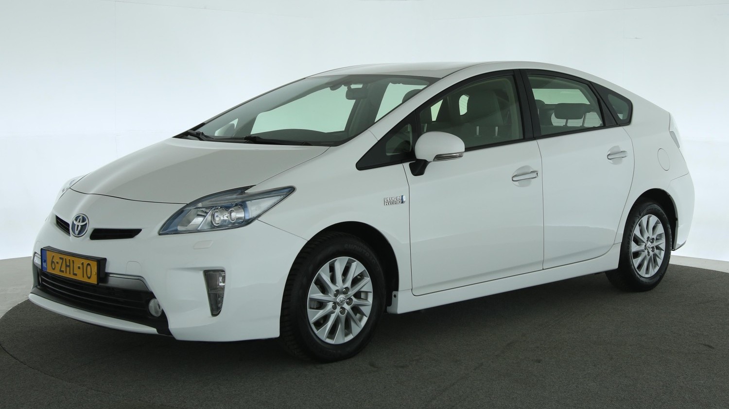 Toyota Prius Hatchback 2015 6-ZHL-10 1