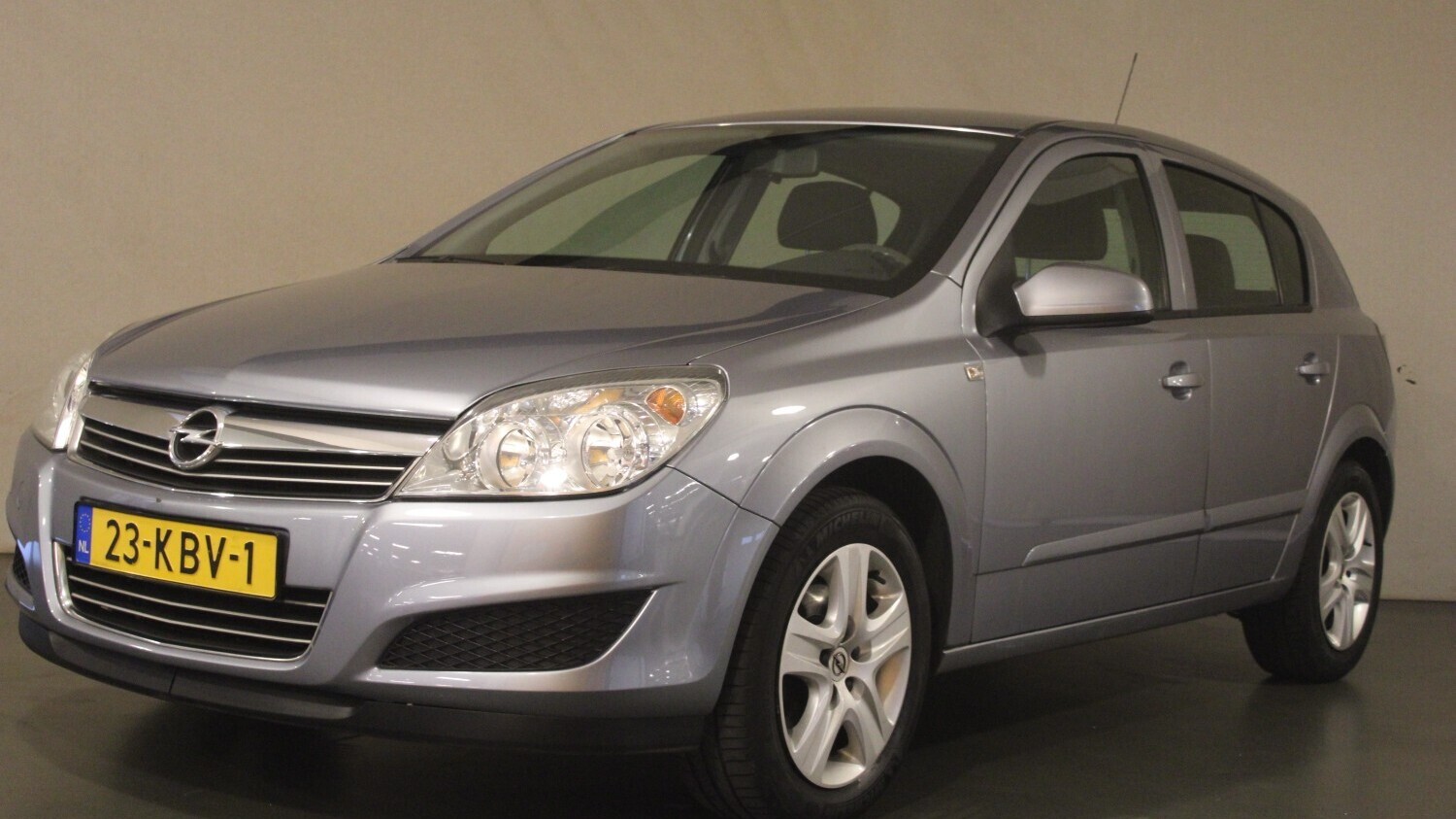 Opel Astra Hatchback 2009 23-KBV-1 1