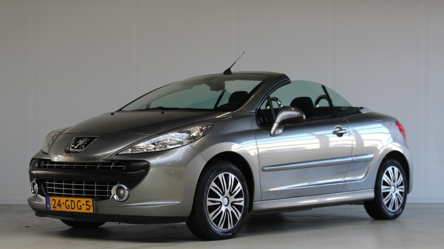 Peugeot 207 Cabriolet 2008 24-GDG-5 1