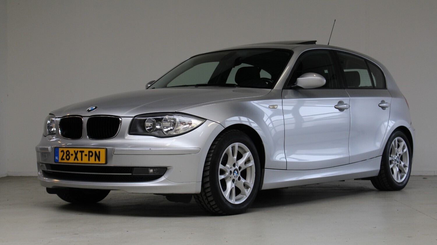 BMW 1-serie Hatchback 2007 28-XT-PN 1