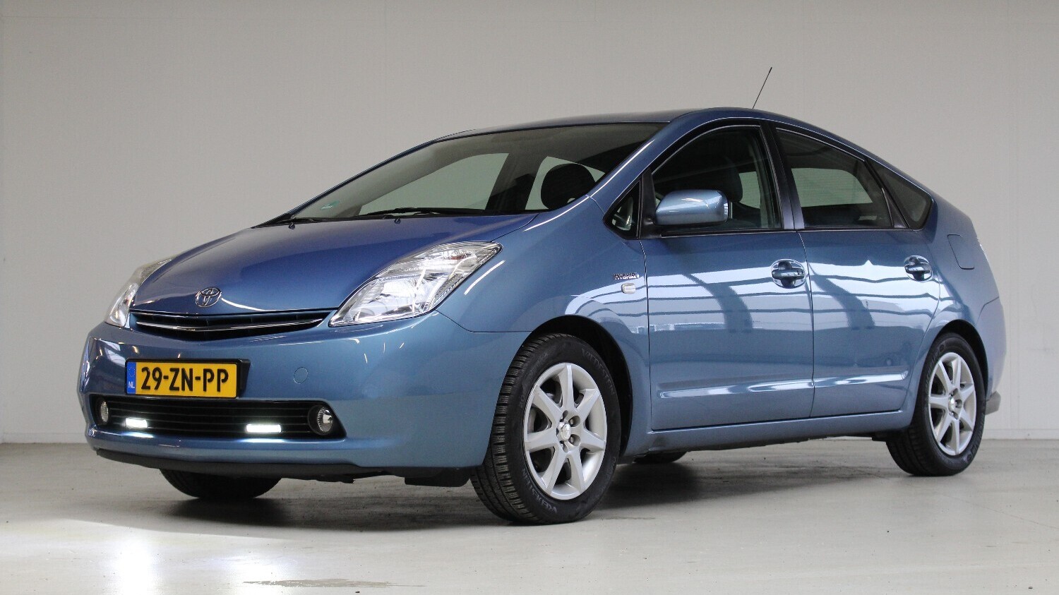 Toyota Prius Hatchback 2008 29-ZN-PP 1