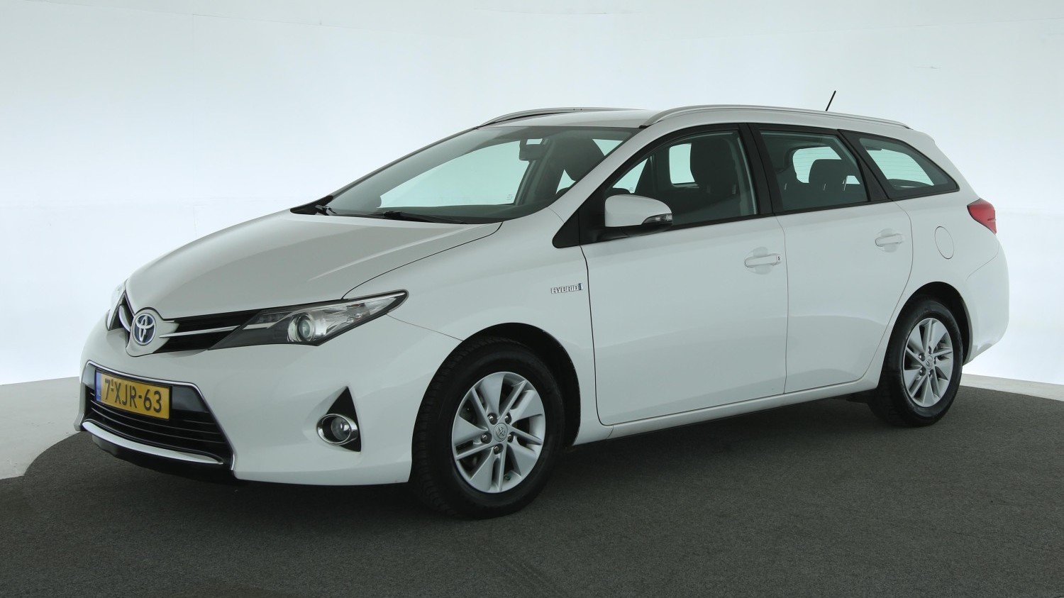 Toyota Auris Station 2014 7-XJR-63 1