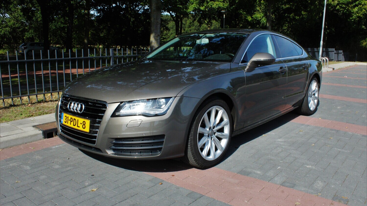 Audi A7 Hatchback 2011 31-PDL-8 1
