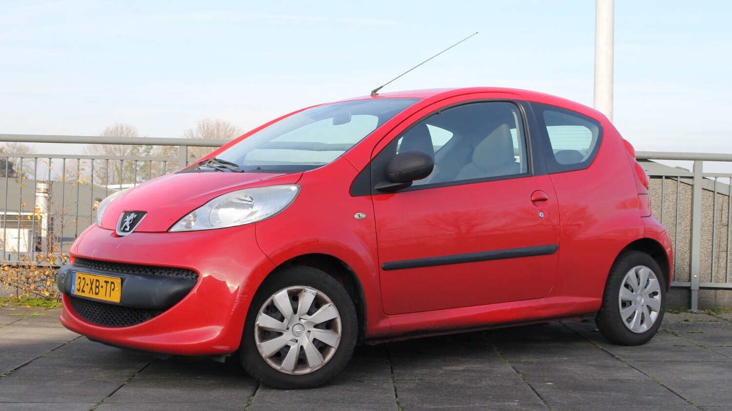 Peugeot 107 Hatchback 2007 32-XB-TP 1