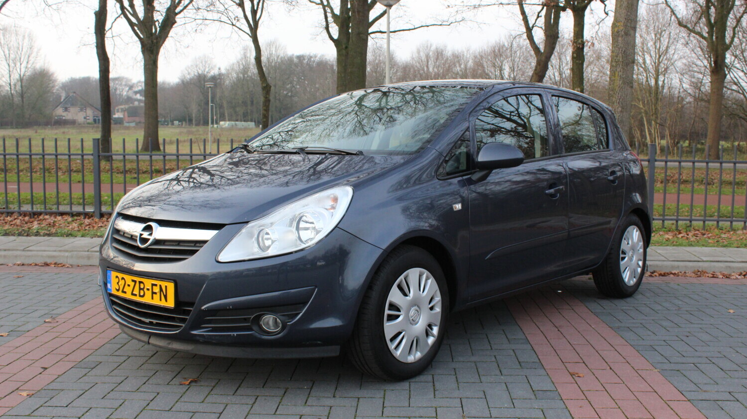 Opel Corsa Hatchback 2007 32-ZB-FN 1