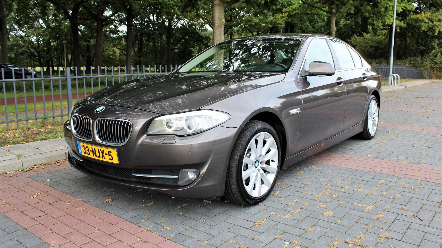 BMW 5-serie Sedan 2010 33-NJX-5 1