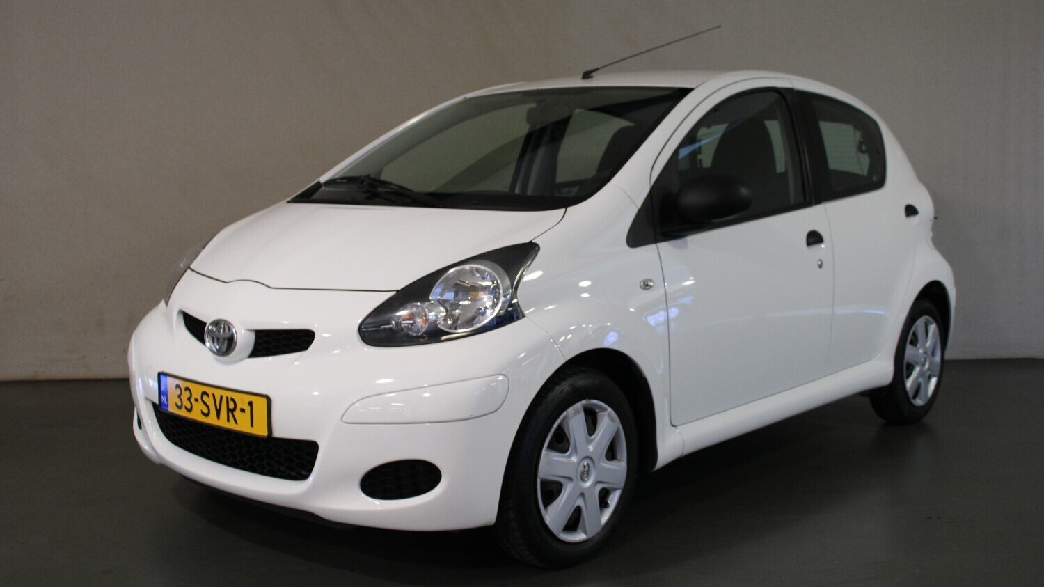 Toyota Aygo Hatchback 2011 33-SVR-1 1