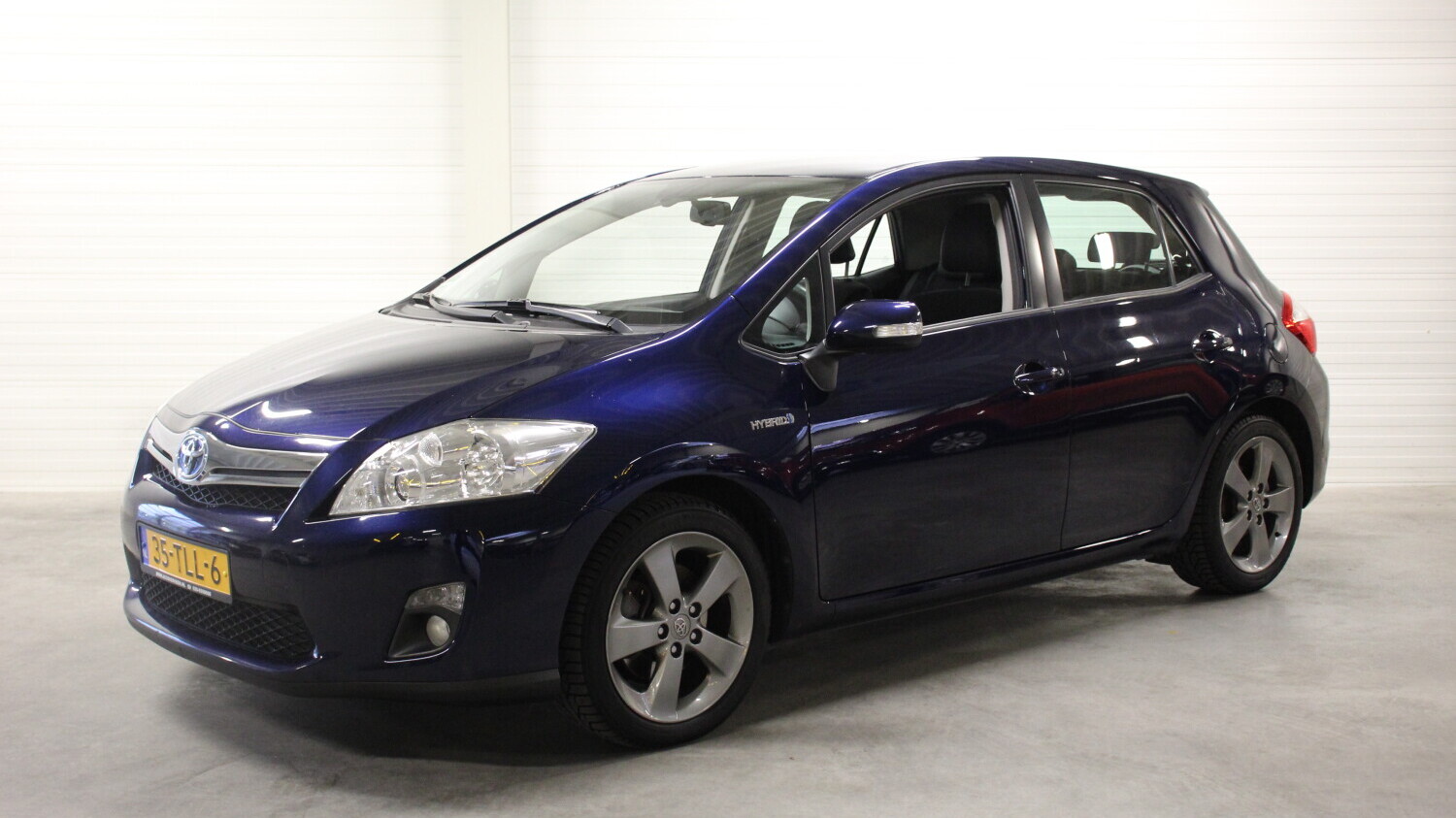 Toyota Auris Hatchback 2012 35-TLL-6 1