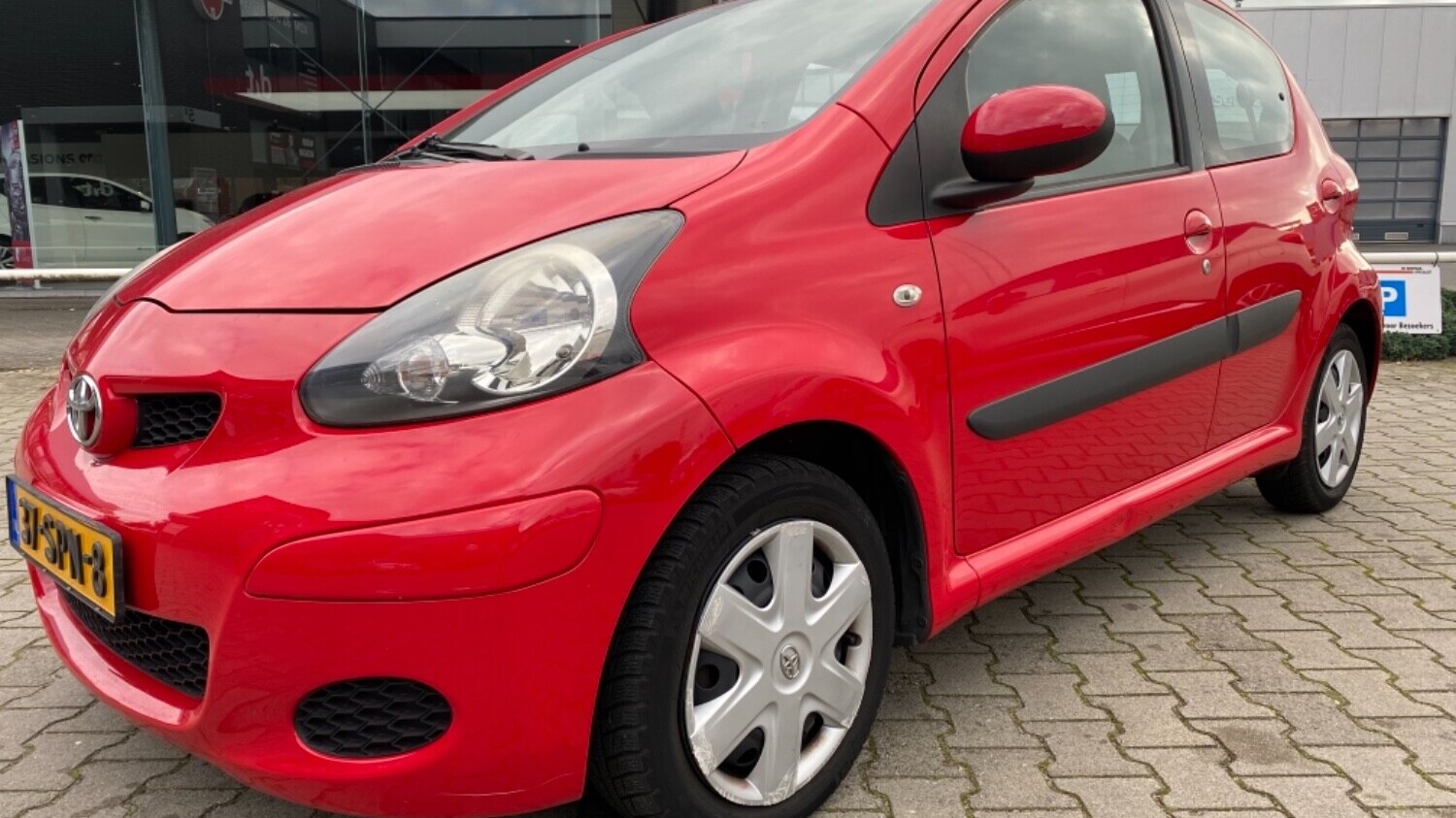 Toyota Aygo Hatchback 2010 37-SPN-8 1