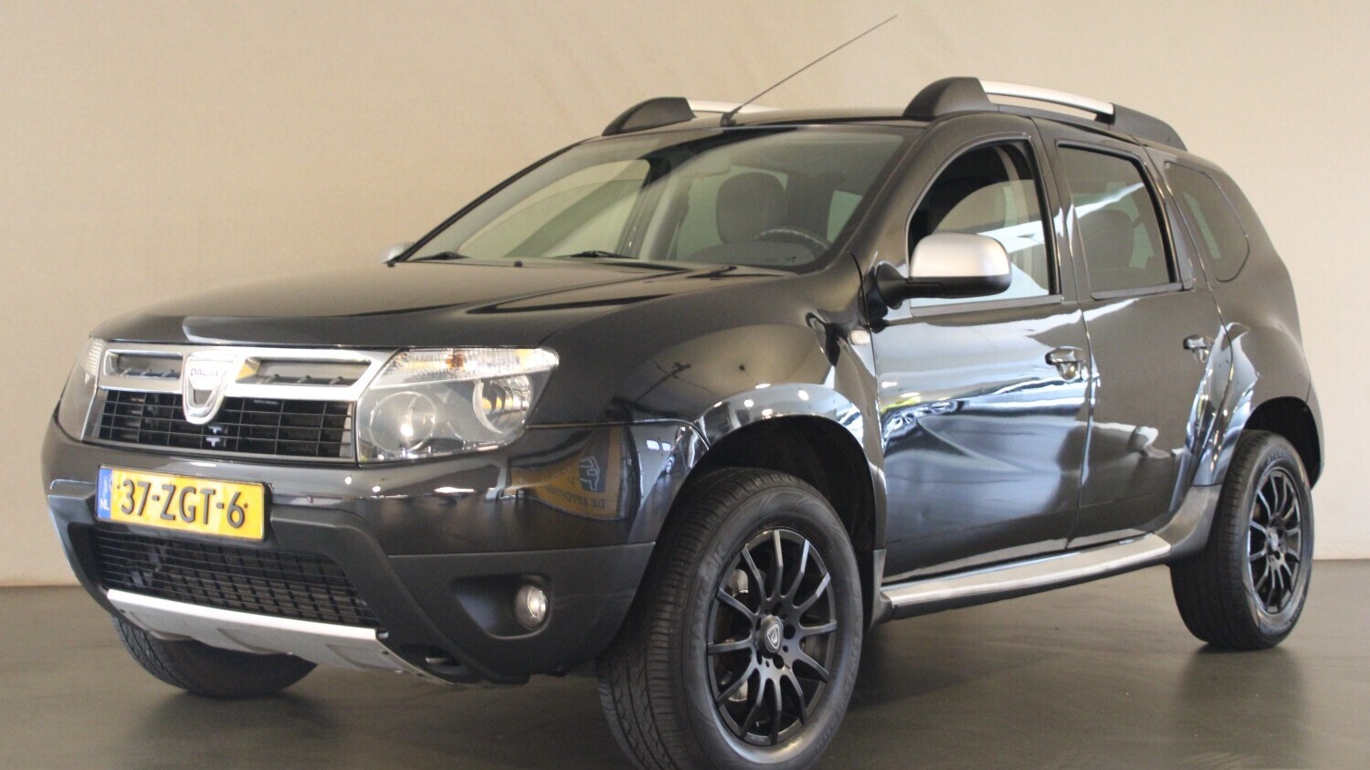 Dacia Duster MPV 2011 37-ZGT-6 1