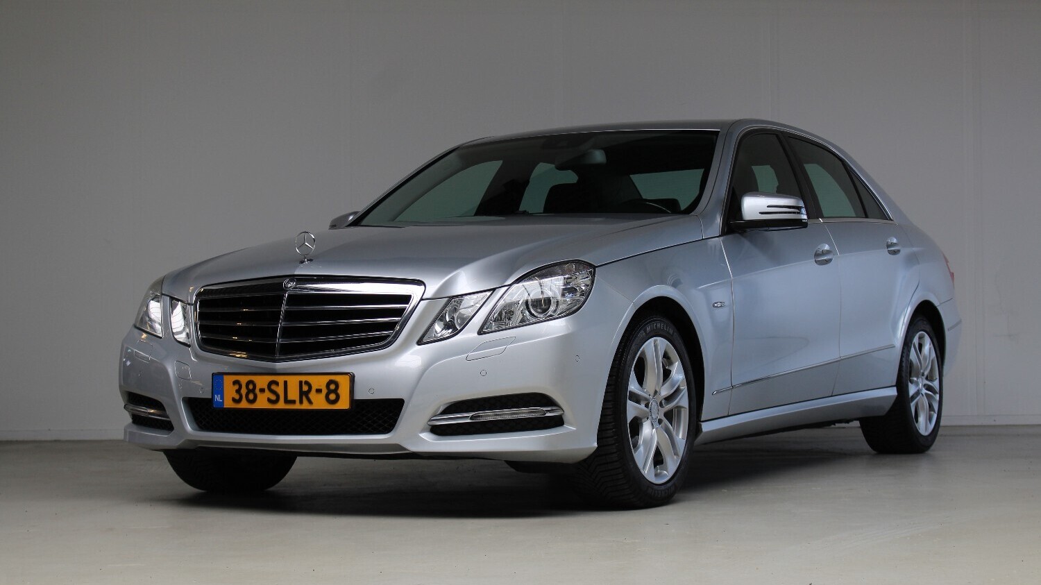 Mercedes-Benz E-Klasse Sedan 2010 38-SLR-8 1