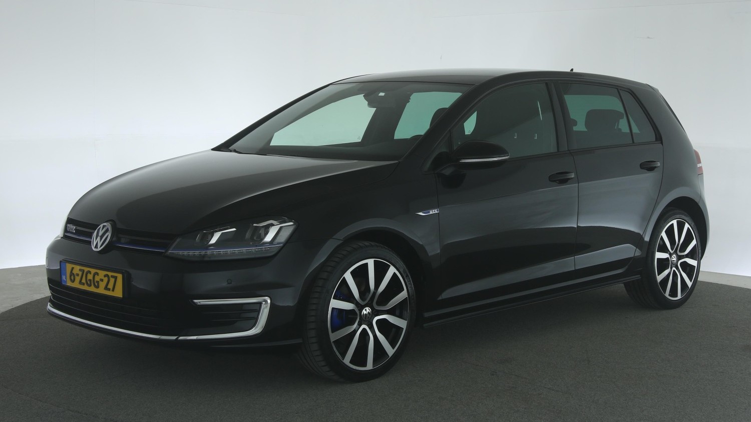 Volkswagen Golf Hatchback 2015 6-ZGG-27 1
