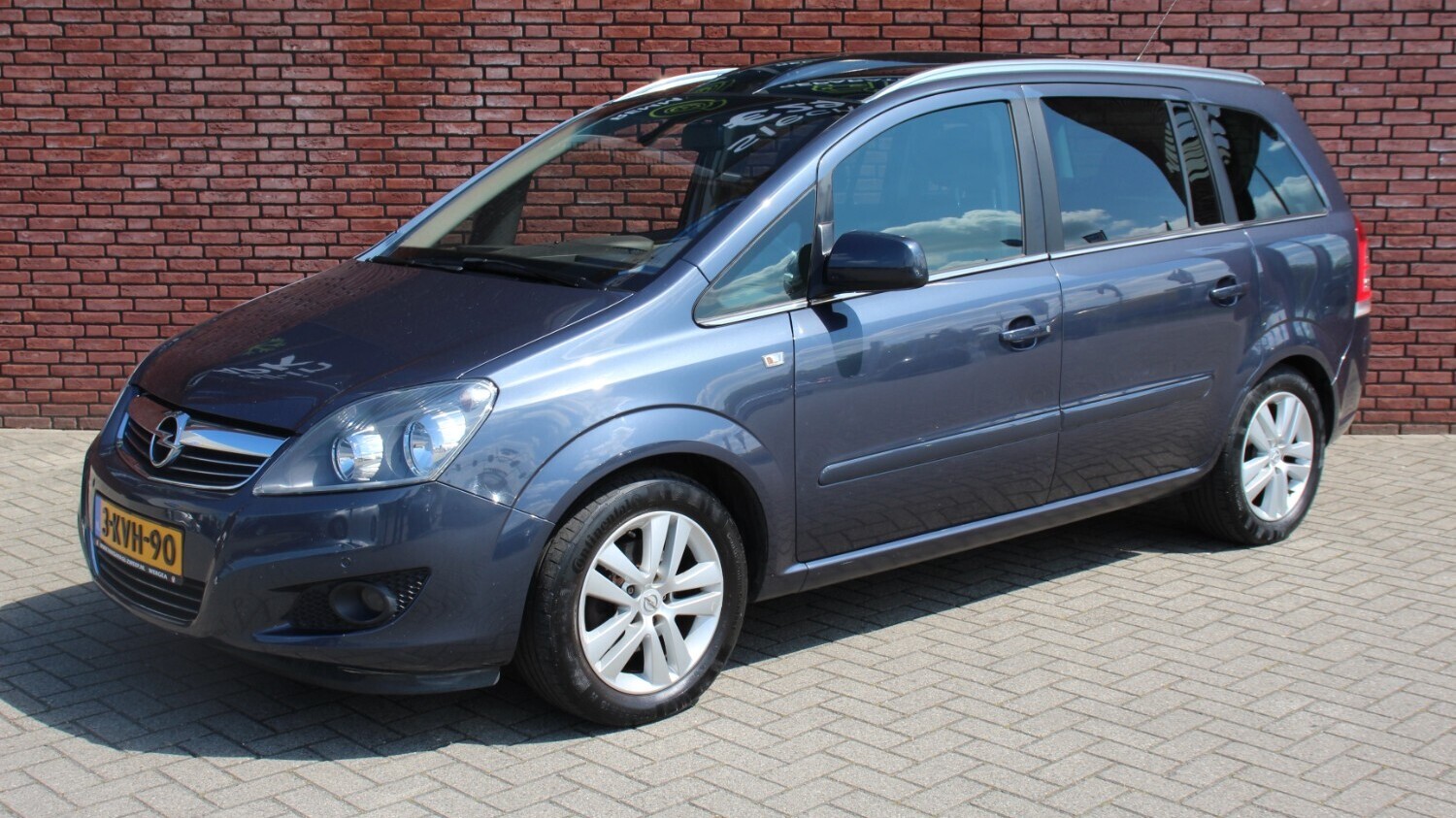 Opel Zafira MPV 2011 3-KVH-90 1