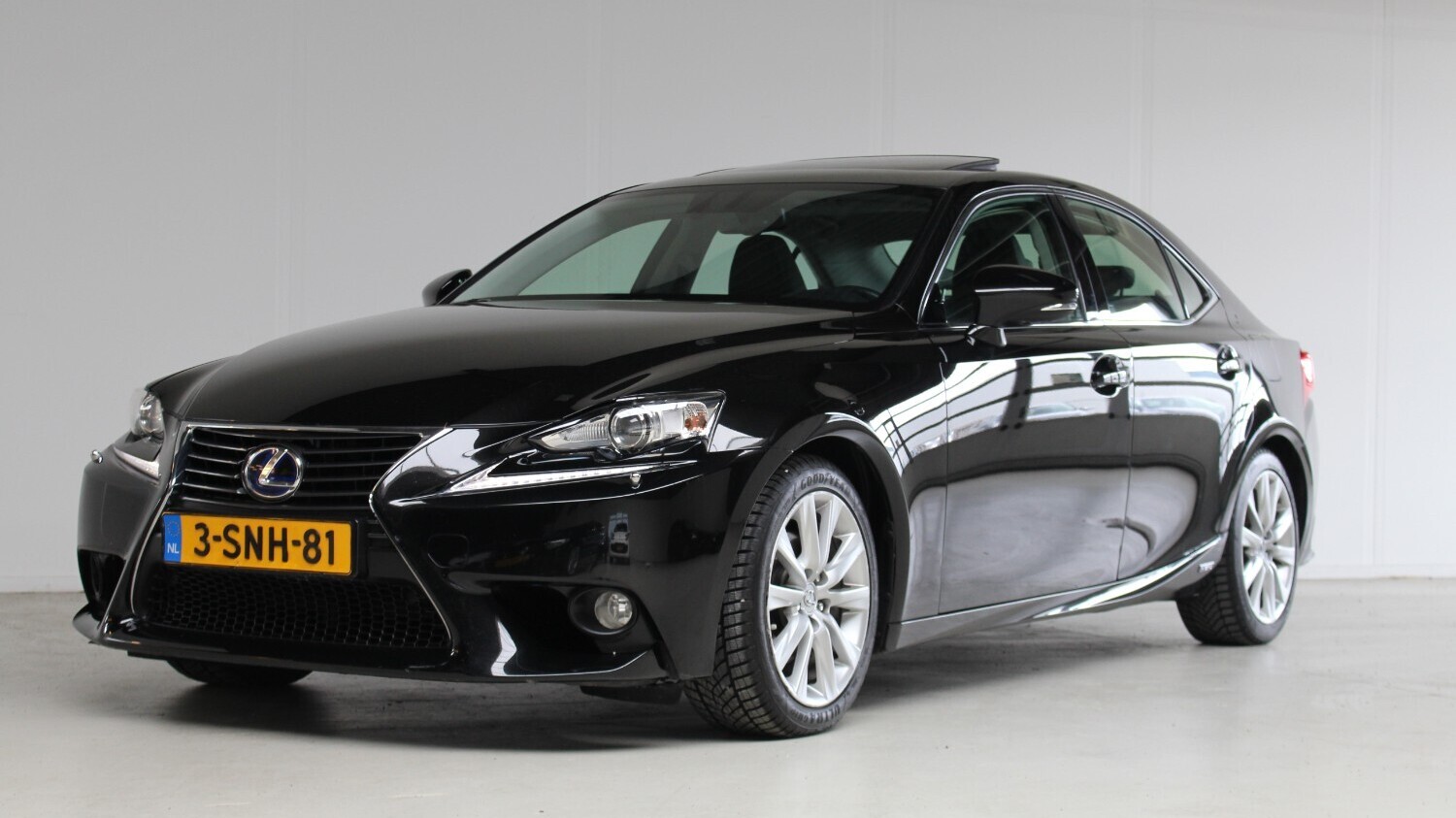 Lexus IS Sedan 2013 3-SNH-81 1