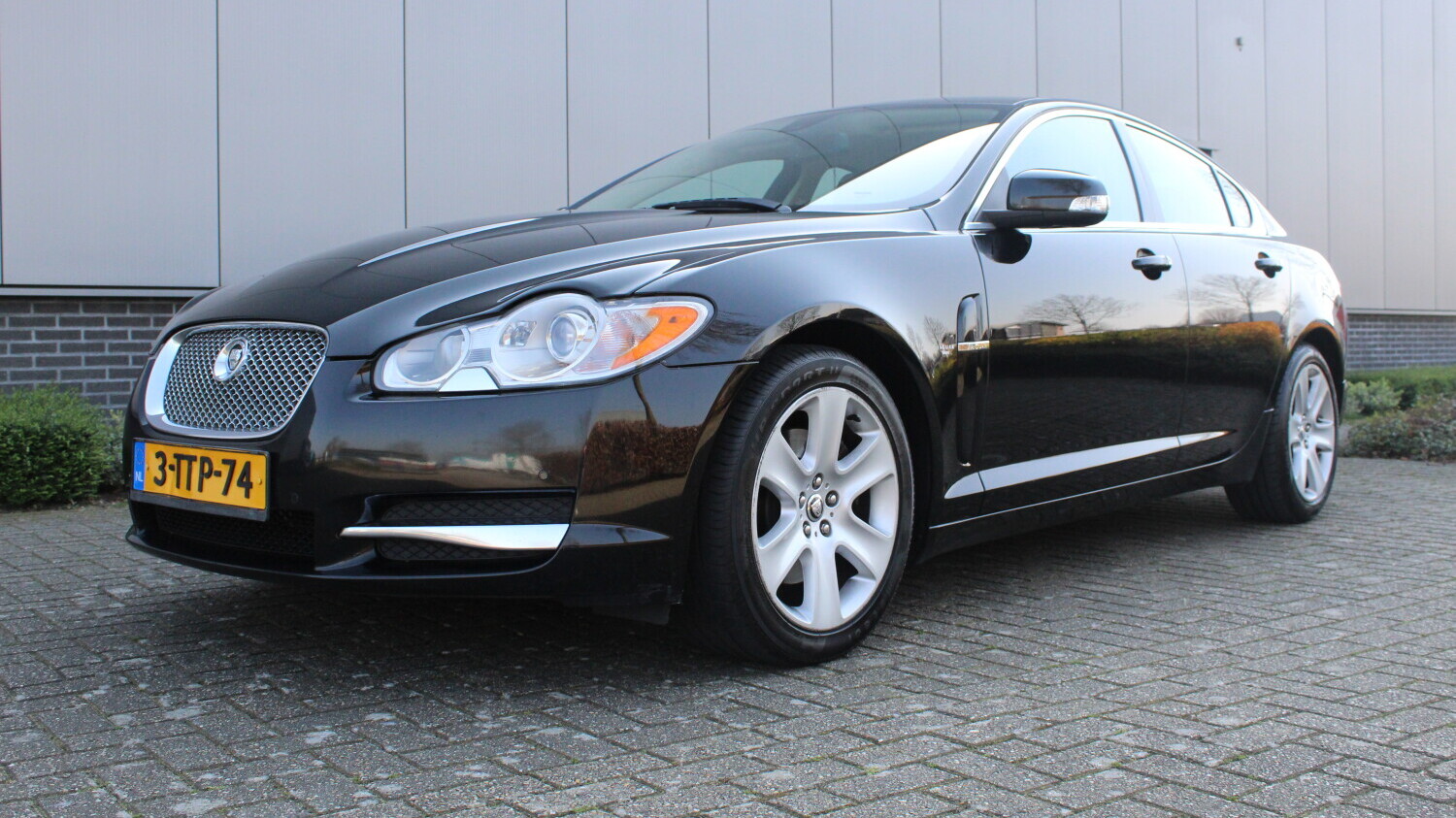 Jaguar XF Sedan 2008 3-TTP-74 1