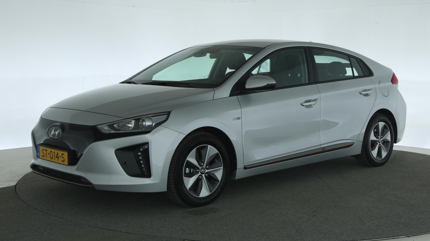 Hyundai Ioniq Hatchback 2018 ST-014-S 1