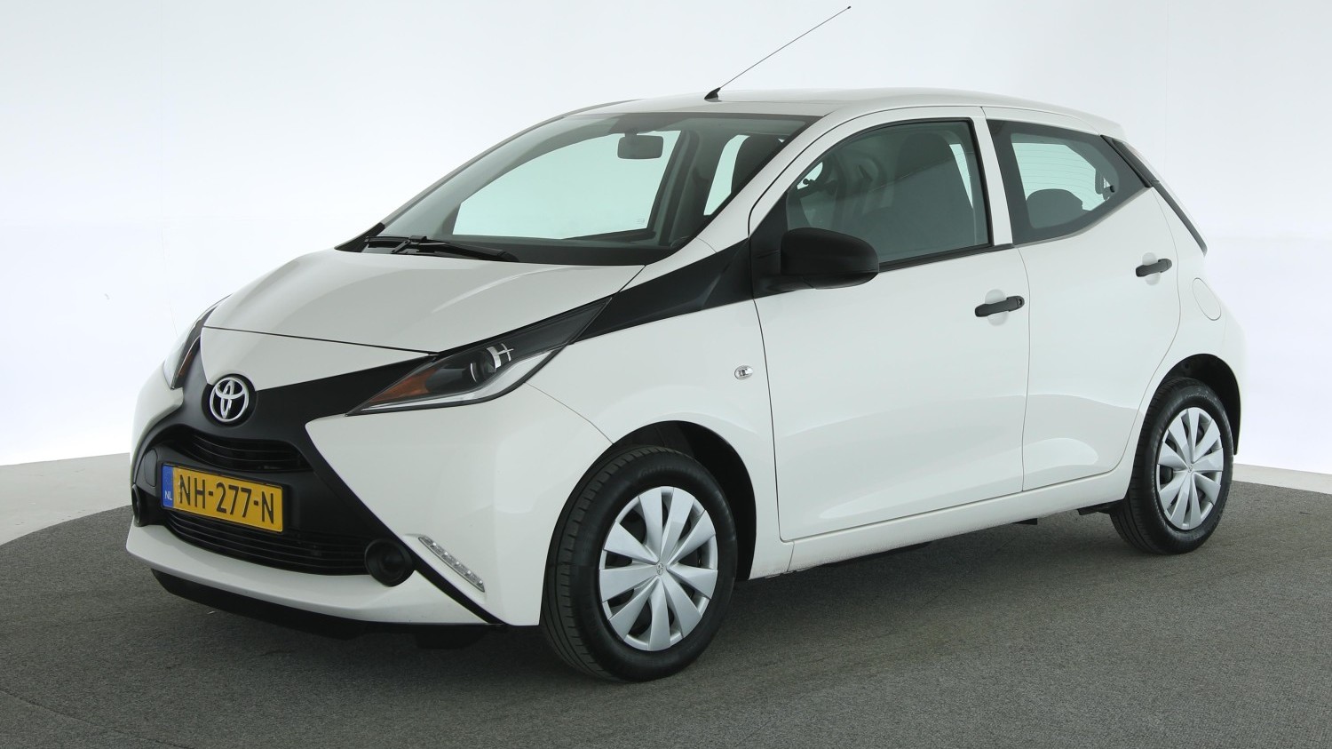 Toyota Aygo Hatchback 2017 NH-277-N 1