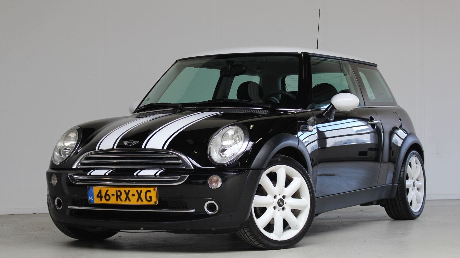 Mini One Hatchback 2005 46-RX-XG 1