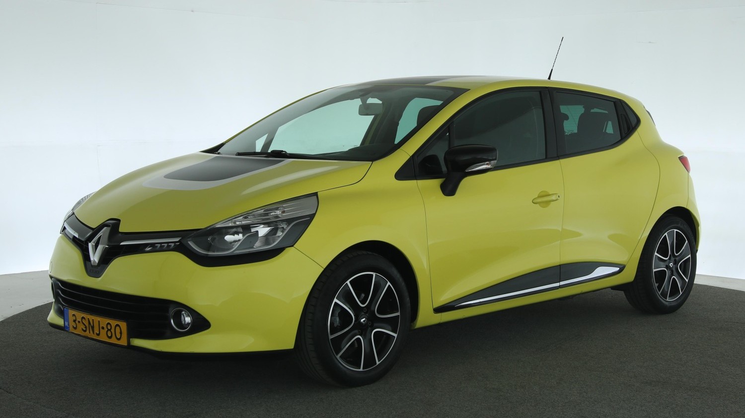 Renault Clio Hatchback 2013 3-SNJ-80 1