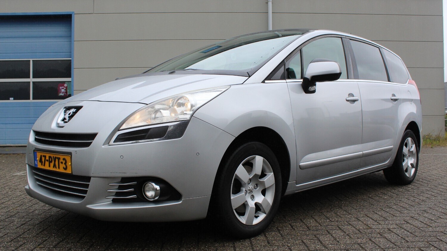Peugeot 5008 MPV 2011 47-PXT-3 1