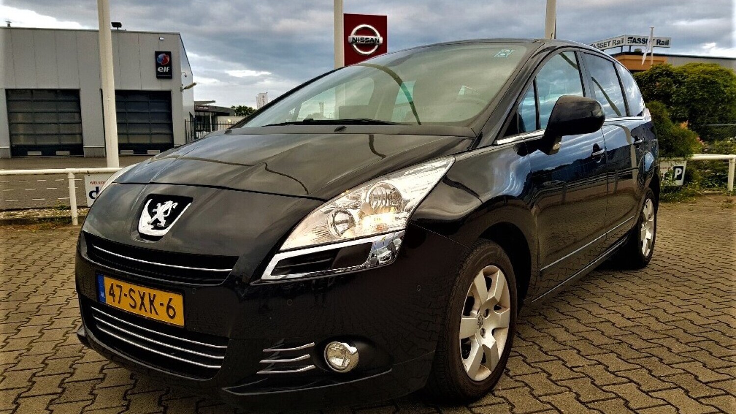 Peugeot 5008 MPV 2012 47-SXK-6 1