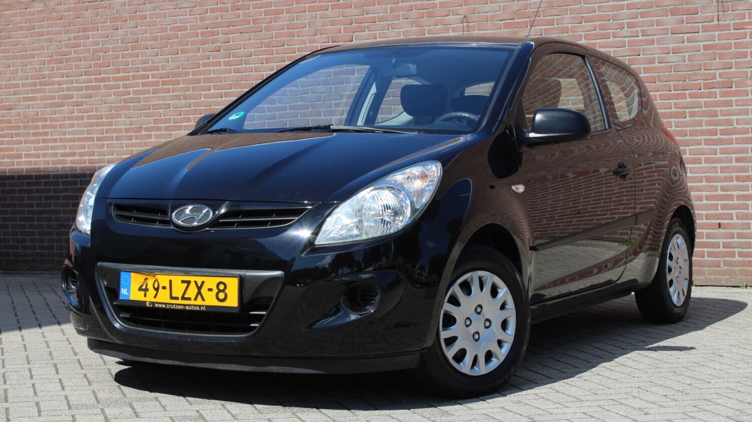 Hyundai i20 Hatchback 2010 49-LZX-8 1