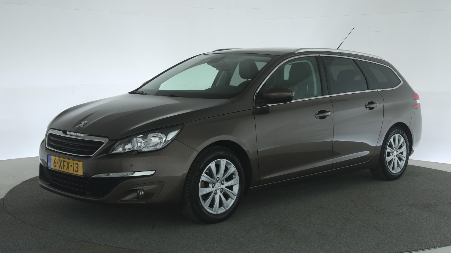 Peugeot 308 Station 2014 6-XFX-13 1