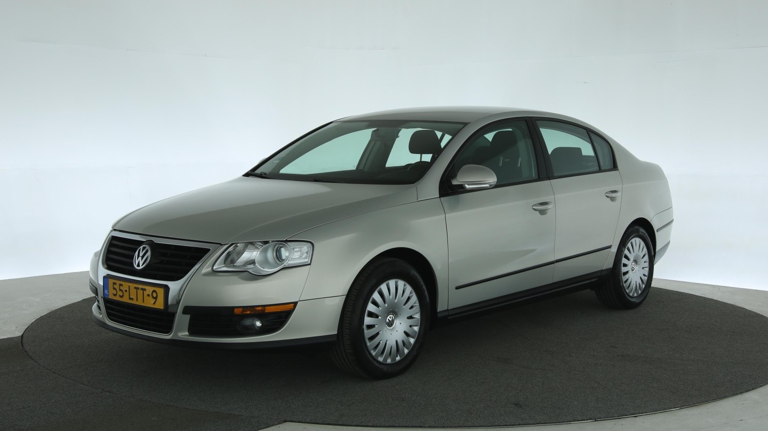 Volkswagen Passat Sedan 2010 55-LTT-9 1