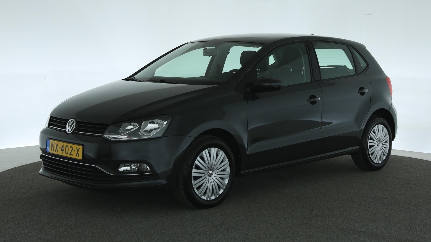 Volkswagen Polo Hatchback 2017 NX-402-X 1