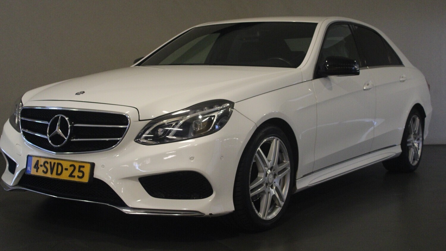 Mercedes-Benz E-Klasse Sedan 2013 4-SVD-25 1