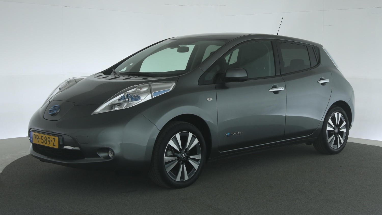 Nissan Leaf Hatchback 2017 PR-589-Z 1