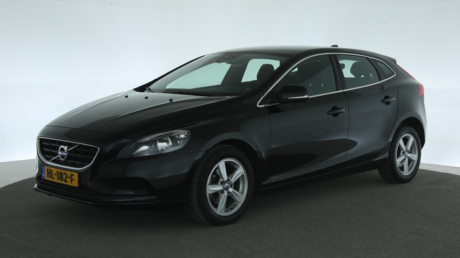 Volvo V40 Hatchback 2015 HL-182-F 1