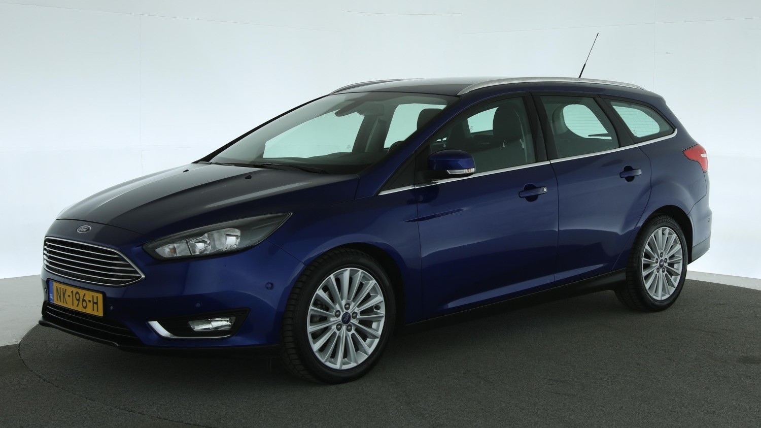 Ford Focus Station 2017 NK-196-H 1