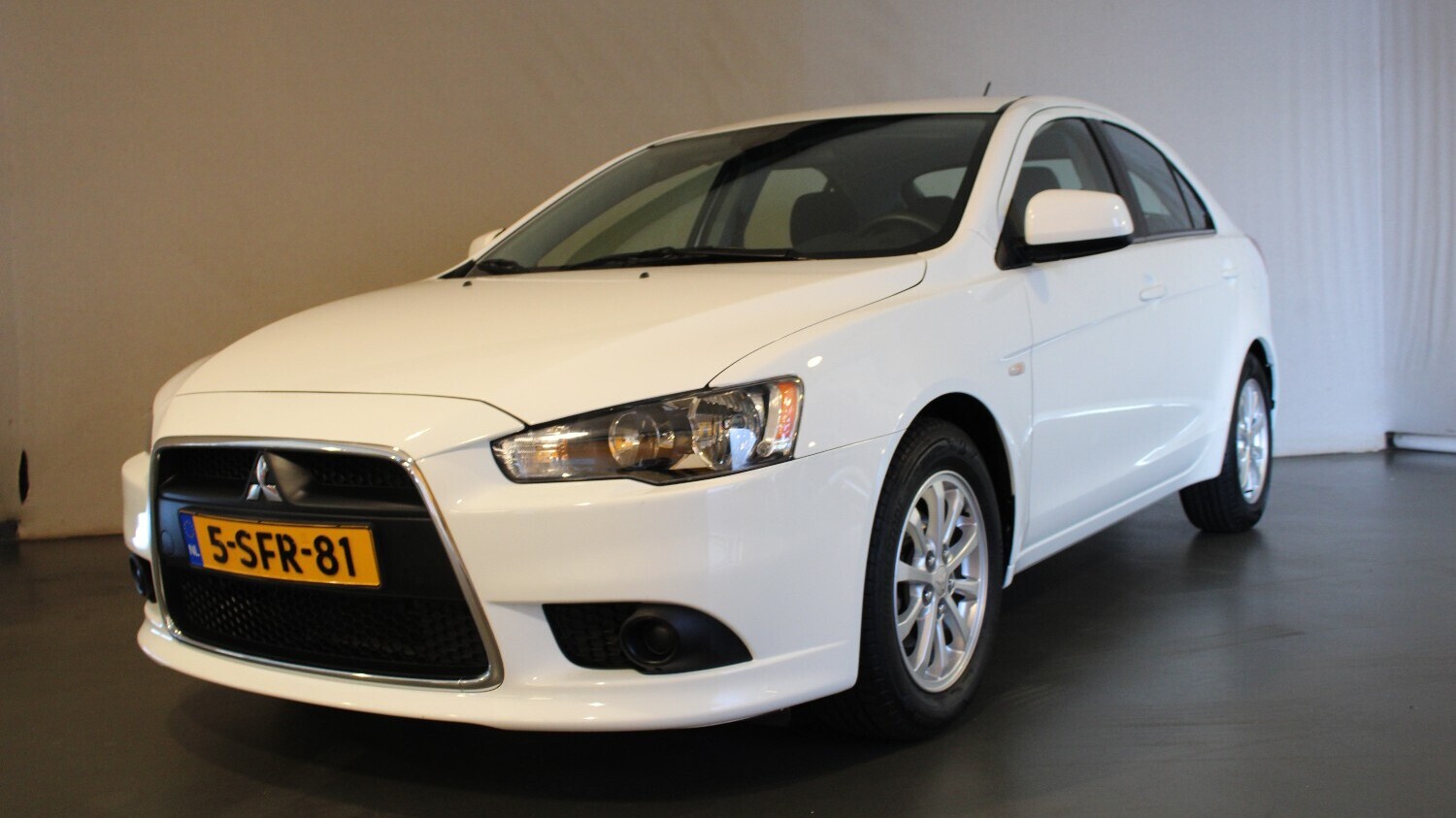 Mitsubishi Lancer Hatchback 2013 5-SFR-81 1