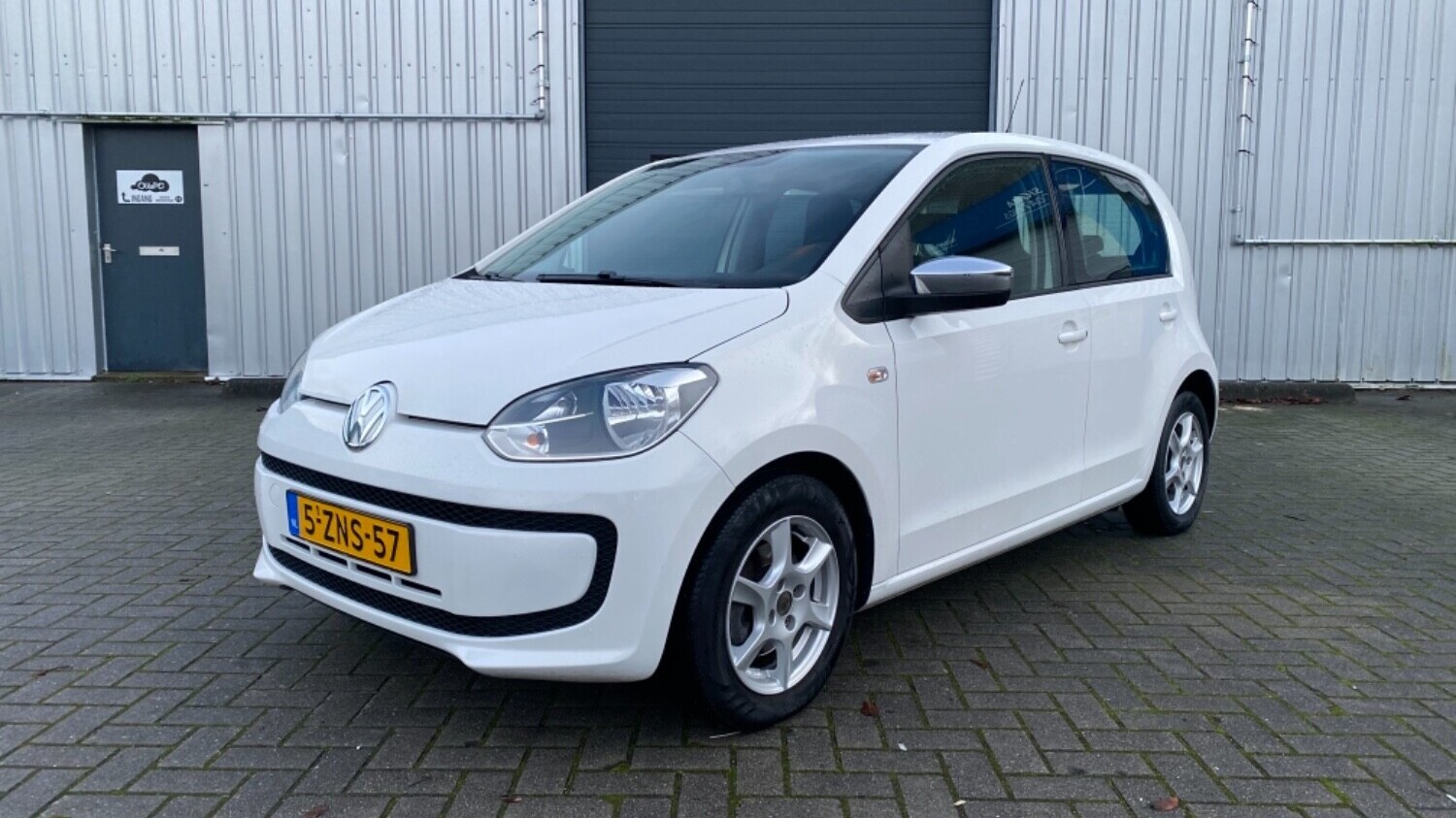 Volkswagen Up! Hatchback 2013 5-ZNS-57 1