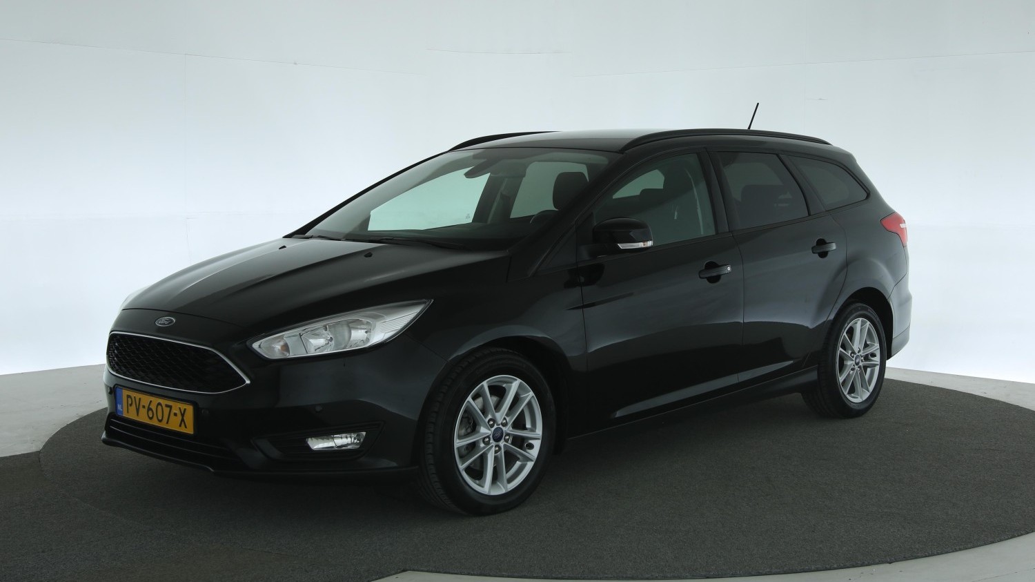 Ford Focus Station 2017 PV-607-X 1