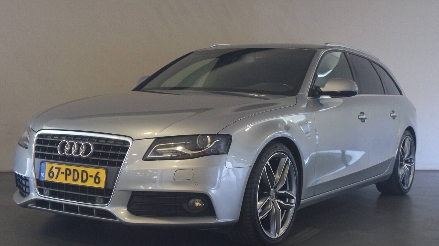 Audi A4 Station 2011 67-PDD-6 1