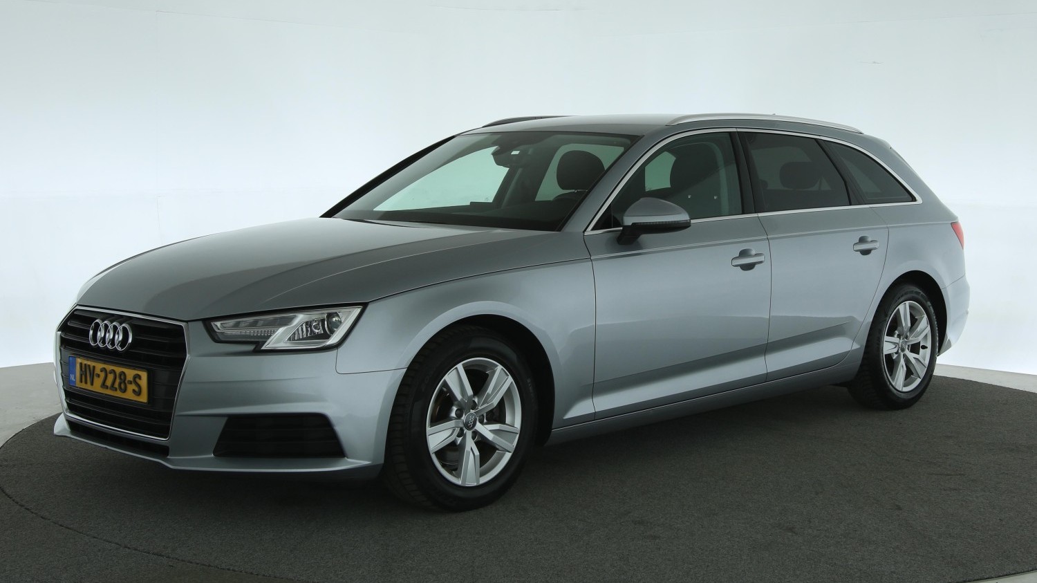 Audi A4 Station 2016 HV-228-S 1