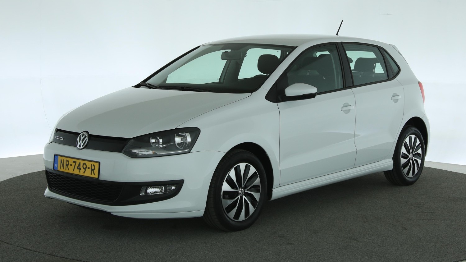 Volkswagen Polo Hatchback 2017 NR-749-R 1